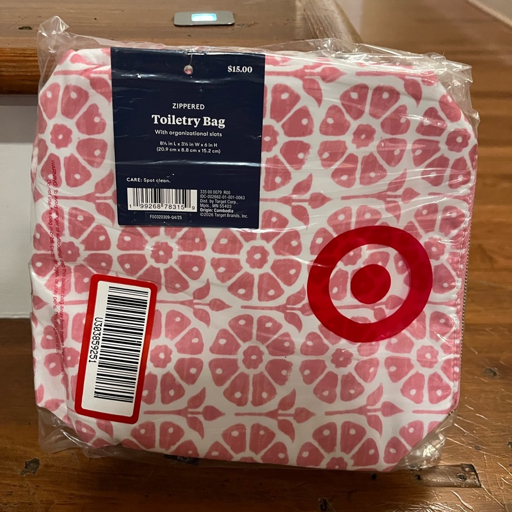 Daisy Floral Toiletry Bag Pink - Roller Rabbit × Target, NWT - Picture 4 of 4